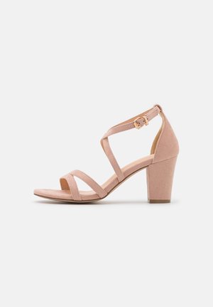 Korolliset sandaalit - light pink