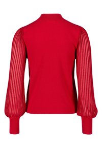 Czerwony sweter z pulowerem o gładkiej dzianinie i przezroczystych, plisowanych rękawach. Posiada żebrowany dekolt i mankiety, co zapewnia dopasowany fason.