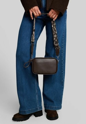 TOM TAILOR, TATIANA CAMERA BAG - Umhängetasche - dark brown