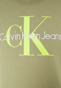 Calvin Klein Jeans SEASONAL MONOLOGO REGULAR HOODIE - Camisola - faded olive