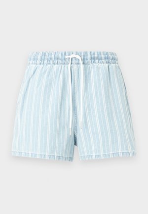 Shorts bleu clair avec des rayures verticales blanches, taille élastique et cordon blanc à nouer à l'avant.