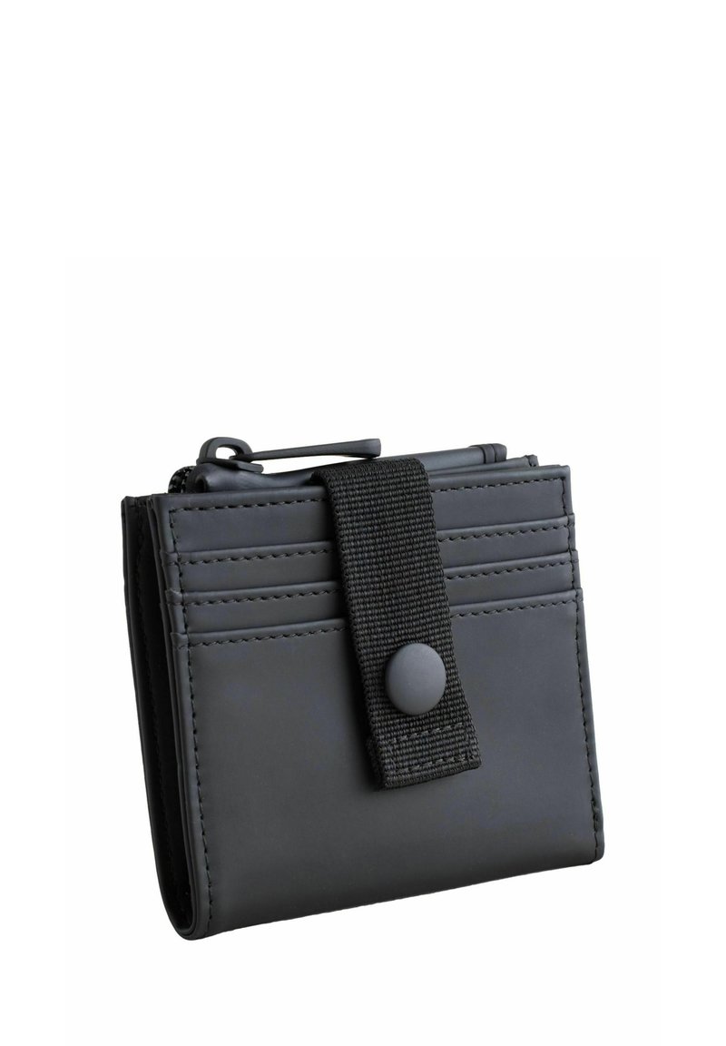 Fekete pénztárca sima anyagból, elöl pánttal és patentos záródással, több kártyatartó rekesszel és cipzáras záródással.