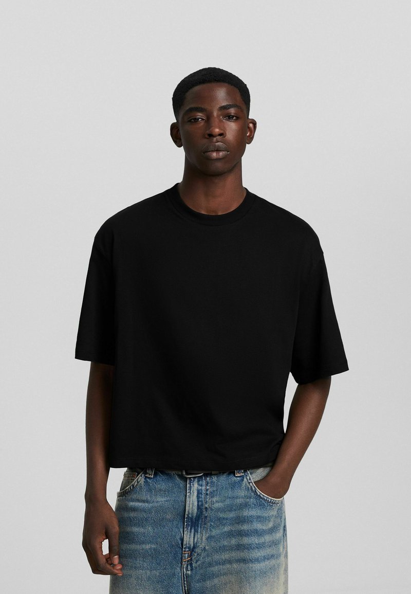 Bershka - BOXY FIT SHORT SLEEVE   - Navadna majica - black, Povečajte