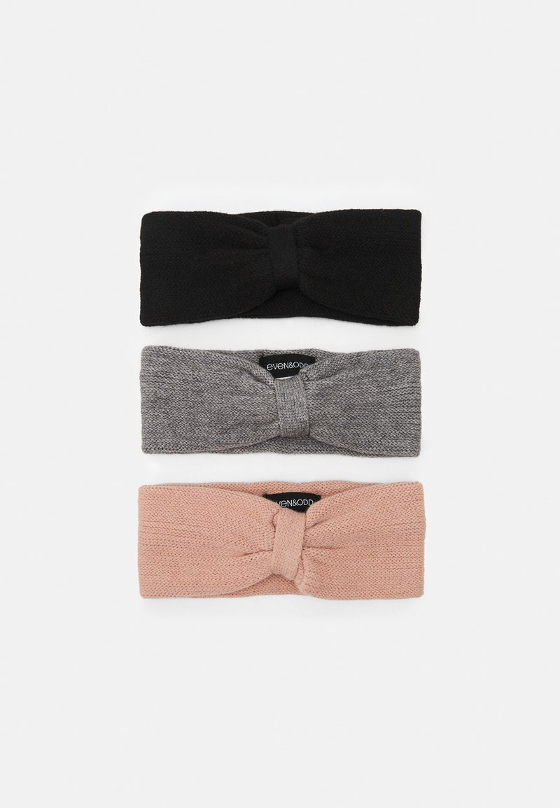 Tre tekstilhodebånd i svart, grått og lyserosa, med et knyttede design og en myk, teksturert finish. Merker synlige.