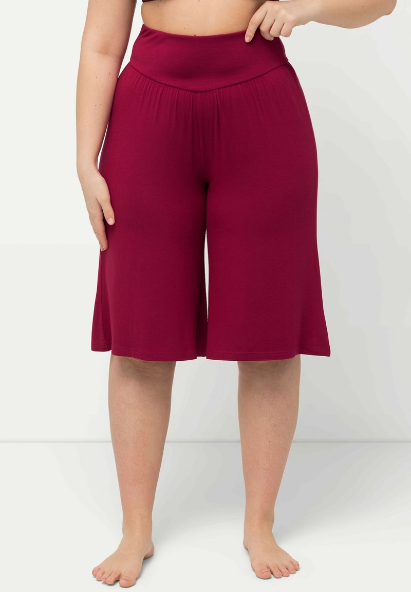 Ulla Popken WIDE-LEG FLARED BERMUDA  - Pantaloni del pigiama - ruby
