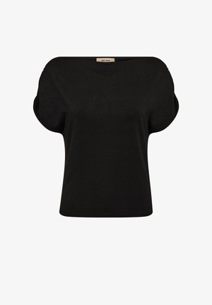 Svart, löst sittande topp med korta ärmar. Tyget har en subtil glans, och halsringningen är bred, vilket skapar en off-shoulder-effekt.