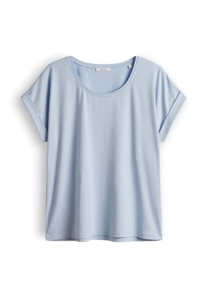 Lichtblauw T-shirt met korte mouwen, opgerolde manchetten, ronde halslijn en een relaxte pasvorm, plat weergegeven op een witte achtergrond.