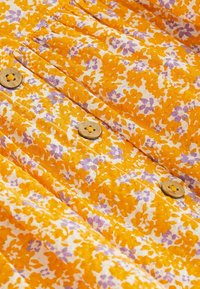 Next REGULAR FIT - Denní šaty - yellow lilac purple ditsy