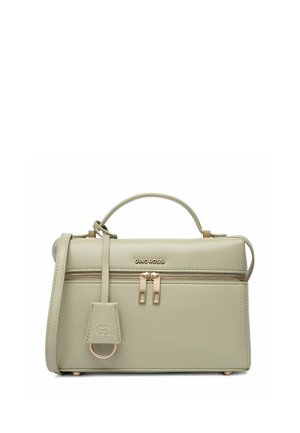 Bolso rectangular beige con asa superior, bolsillo frontal con cremallera, correa de hombro desmontable y logo de Gino Rossi en el panel delantero.