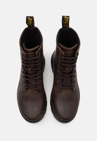 Dr. Martens COMBS UNISEX - Snörstövletter - brown