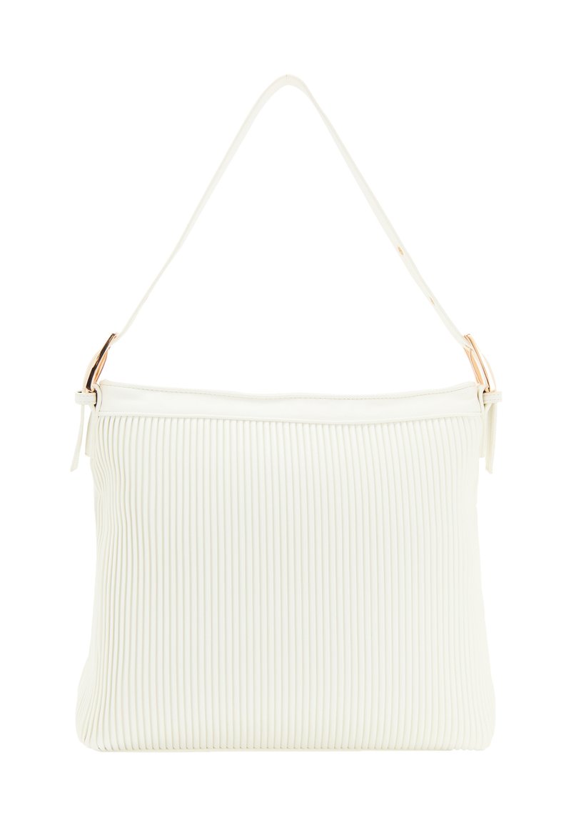 Hvid plisseret tote bag med en glat tekstur, der har en enkelt skulderrem og accenter i guldtoner.