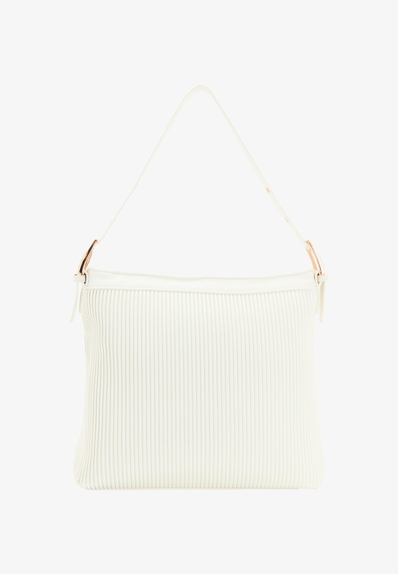 Hvid plisseret tote bag med en glat tekstur, der har en enkelt skulderrem og accenter i guldtoner.