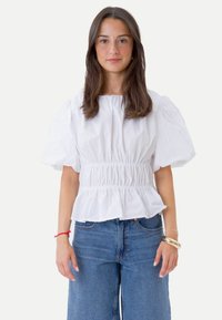 Non sélectionné, white