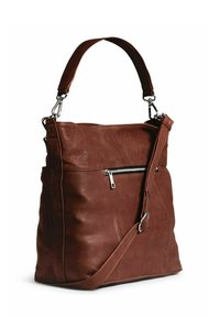 Sac à main en cuir marron avec une finition texturée, doté d'une bandoulière réglable, d'accents en argent et d'une poche à fermeture éclair à l'avant.