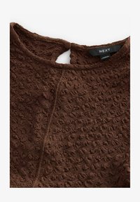 Vald, chocolate brown