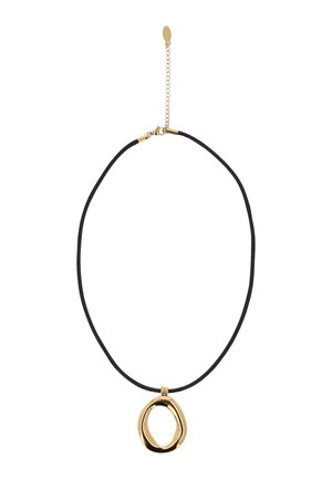 Sort snorhalskæde med en guldfarvet uregelmæssig ovalvedhæng og guldkæde forlængelseslås på hvid baggrund.