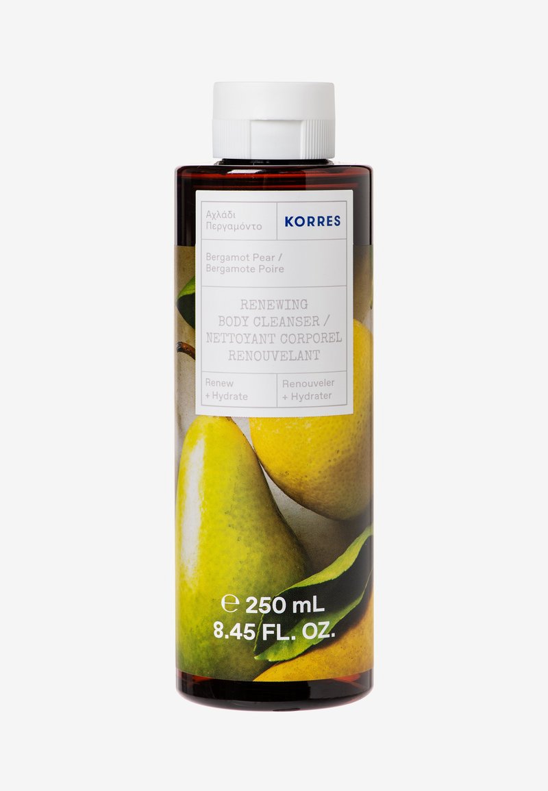 Genomskinlig flaska med kroppstvål med ett vitt lock, med en etikett som har bilder av päron, text på flera språk och gröna accenter. 250 ml.