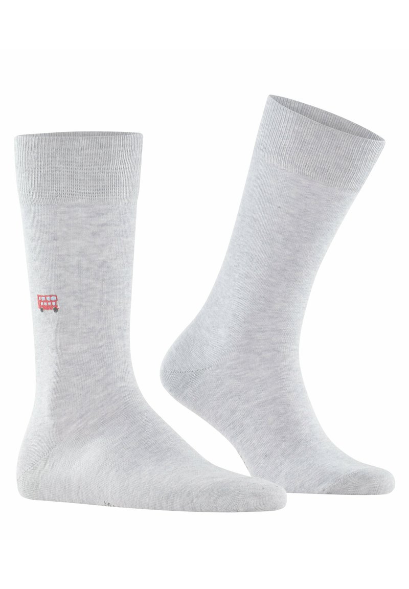 Graue Baumwollsocken mit einem gerippten Bund und einem kleinen roten Doppeldeckerbus-Logo an der Seite. Glatte Textur, standardmäßige Sockenform.