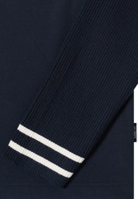 Marineblaue Langarmbluse mit gerippten Bündchen und weißen Streifen. Glatter Stoff mit geradem Schnitt.