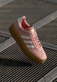 adidas Originals GAZELLE BOLD - Sneakers laag - mauve/off white