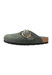 Graue Wildleder-Absatzschuhe zum Hineinschlüpfen mit einer goldenen Schnalle, Korkzwischensohle und schwarzer Gummisohle. Klassisches Design mit abgerundeter Zehenpartie und offenem Rücken.
