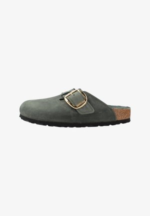 Halljuhhusega hall nubukist slip-on klots, millel on kuldne pandla, korkmidsole ja must kummitald. Klassikaline disain ümarate varvaste ja avatud seljaga.