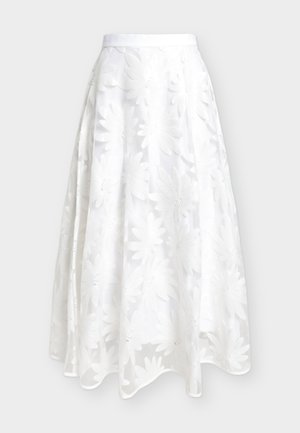 Witte A-lijn midi rok met grote bloemrijke kanten overlay en aangesloten tailleband, semi-transparant met getextureerde bloemenpatronen.