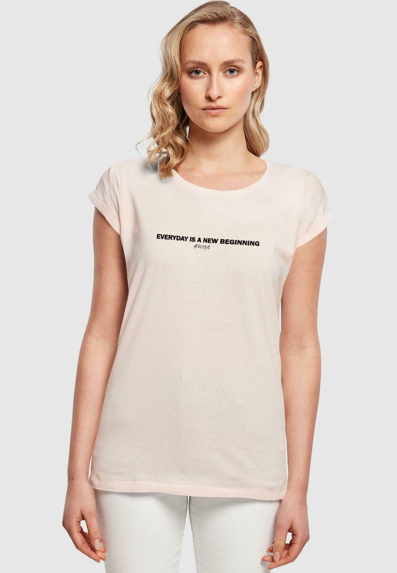 Merchcode FRAUEN HOPE EXTENDED SHOULDER  - Apdrukāts T-krekls - pink