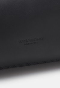 Vagabond Kabelka - black