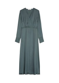 Lang, dyp teal kjole laget av satin. V-hals, lange ermer med mansjetter, knyttet midje og flytende skjørt. Glatt tekstur med drapert design.