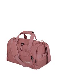 Borsa da viaggio rosa realizzata in tessuto resistente, dotata di doppie maniglie per il trasporto, una tracolla regolabile, numerose tasche con zip e dettagli testurizzati.