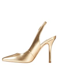 Zlaté metalické slingback lodičky s špičatou špičkou, vysokým jehlovým podpatkem a štíhlým designem. Hladký povrch a minimální detaily.