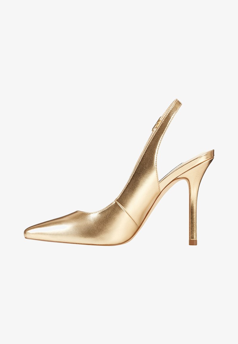 Zlaté metalické slingback lodičky s špičatou špičkou, vysokým jehlovým podpatkem a štíhlým designem. Hladký povrch a minimální detaily.