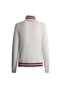 Maglione bianco con colletto alto e maniche lunghe. Presenta un tessuto strutturato, con accenti a strisce rosse e bordeaux sul colletto e sull'orlo.