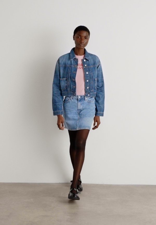 PLEATED TRUCKER JACKET  - Denim jacket - denim medium2