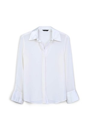 Weiße Bluse mit langen Ärmeln aus glattem Stoff. Sie hat einen klassischen Kragen und eine durchgehende Knopfleiste mit breiten Manschetten, ist leicht und leicht durchsichtig.