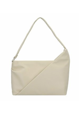 Sac à main en cuir crème avec un design de couture en diagonale, texture douce et une seule sangle pour le porter. Présente une esthétique minimaliste.
