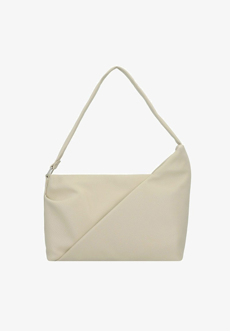 Bolso de mano de cuero crema con un diseño de costura diagonal, textura suave y una sola correa para llevar. Presenta una estética minimalista.