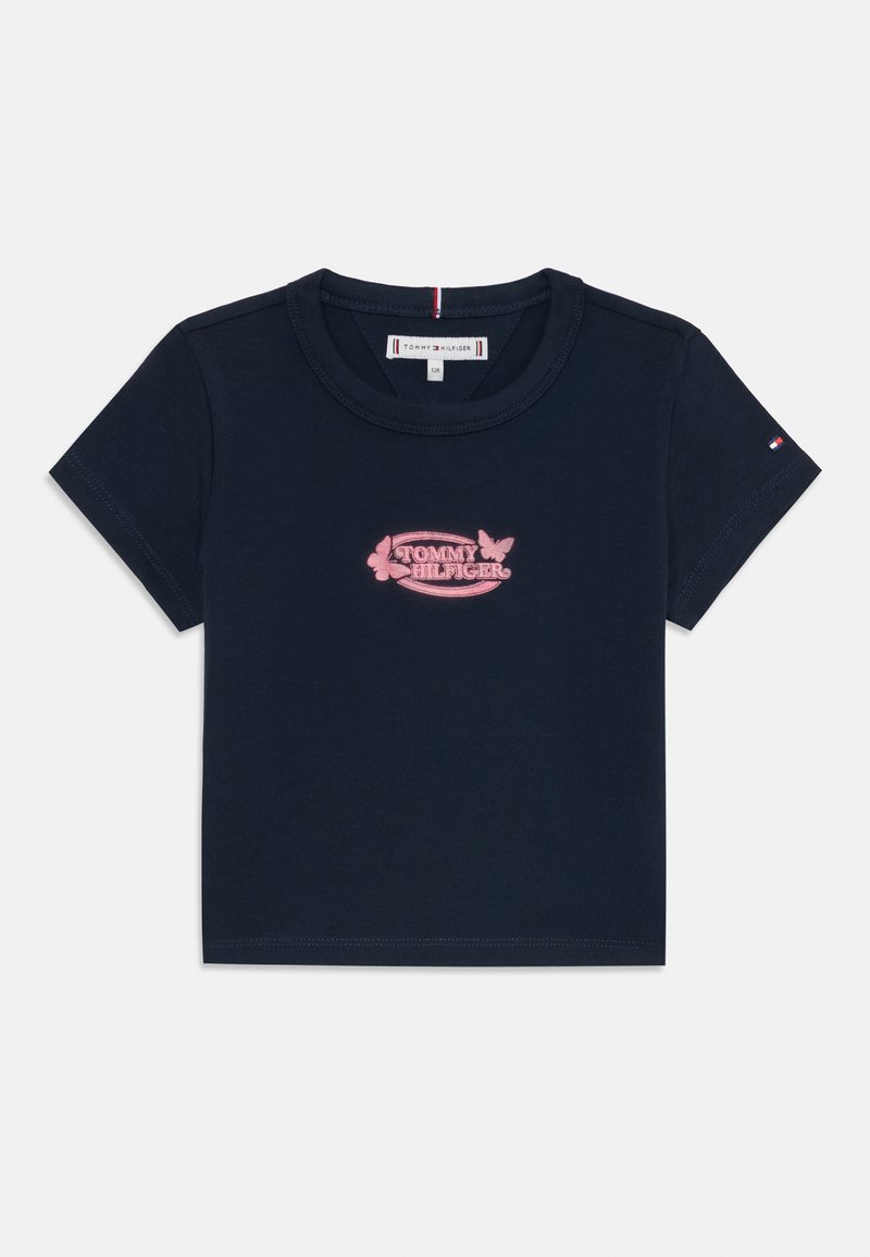 T-shirt à manches courtes bleu marine foncé en coton, avec un logo brodé rose accompagné de papillons, col rond et petit accent logo sur la manche.