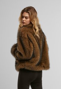 Urban Classics Winterjacke - brown black
