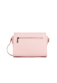 Borsa a tracolla sintetica rosa con design strutturato, tasca frontale con zip e tracolla regolabile. Texture liscia con accenti minimalisti.