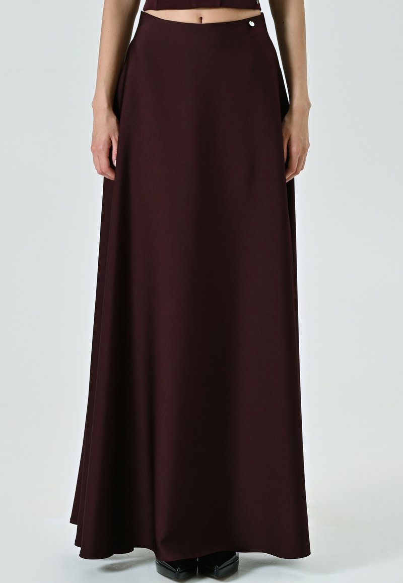 Jupe Longue Rinascimento Femme, Taille S, Couleur Rouge Vif - Neuf Avec étiquettes, En Polyester Fluide, Style Décontracté élégant