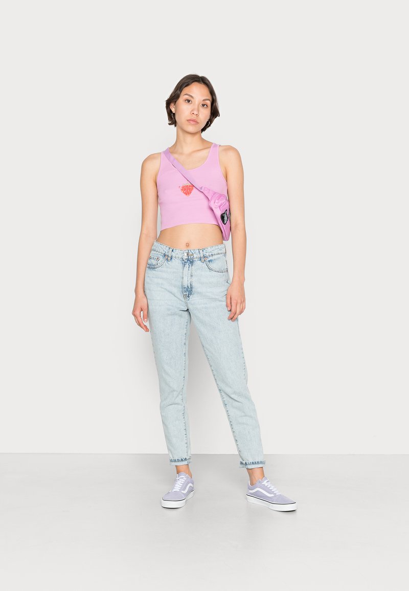 Damen T-Shirts | Cotton On CHOPPED GRAPHIC TANK Top poppy pink/red/pink - ZA23045 Damen T-Shirts | Cotton On CHOPPED GRAPHIC TANK Top poppy pink/red/pink - ZA23045