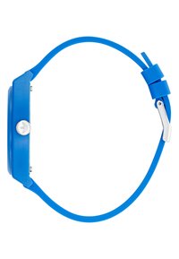 Montre-bracelet en silicone bleu avec un boîtier rond, des composants en métal argenté et des détails de bouton blancs. Texture lisse et design minimaliste.