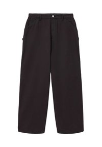 Μαύρο παντελόνι με φαρδιά γραμμή από βαμβάκι. Διαθέτει κλείσιμο με μπροστινά κουμπιά, θηλιές για ζώνη και τσέπες στο πλάι. Ομαλή υφή με ίσια σιλουέτα.