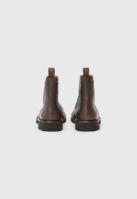 Hackett London SLOANE APRON - Nööritavad poolsaapad - dark mocca brown