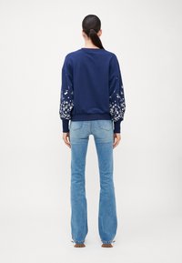 ONLY Tall ONLBROOKE FOIL O NECK - Φούτερ - naval academy/silver-colored