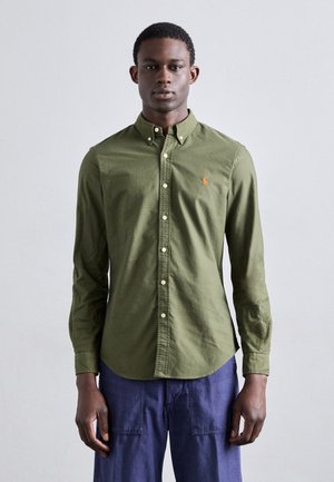 SLIM FIT GARMENT-DYED OXFORD SHIRT - Button down-skjorte - new olive