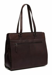 Sac fourre-tout en cuir marron avec deux poignées, forme rectangulaire, poche zippée à l'avant, texture lisse et détails de couture minimalistes.