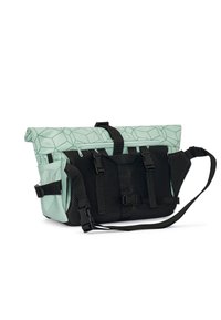 Borsa a tracolla con un motivo geometrico in verde menta e rete nera. Presenta spallacci regolabili e diverse fibbie per una chiusura sicura.